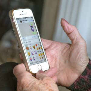 Mobiel voor ouderen: zo kies je de beste telefoon