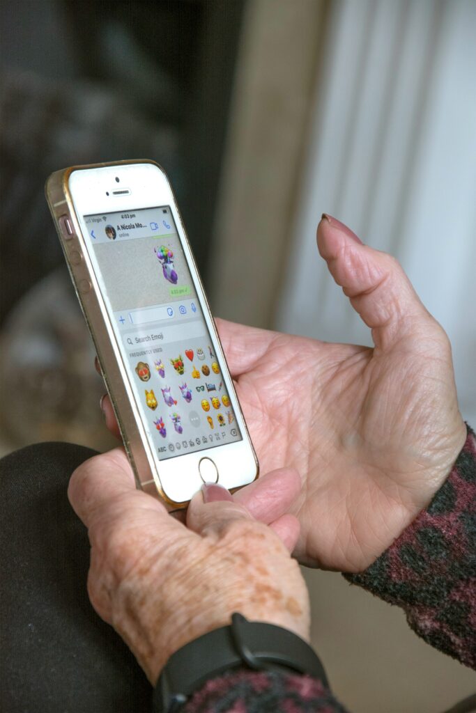 Mobiel voor ouderen: zo kies je de beste telefoon