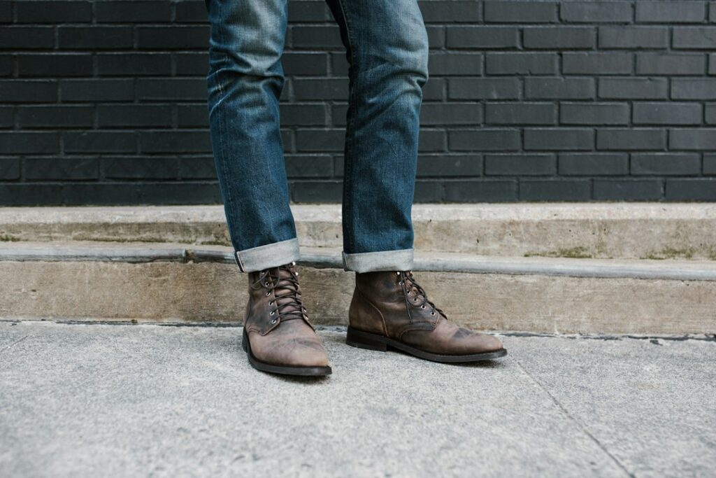 Welke schoenen onder een leren broek? Dit werkt het best Welke schoenen onder een leren broek? Dit werkt het best