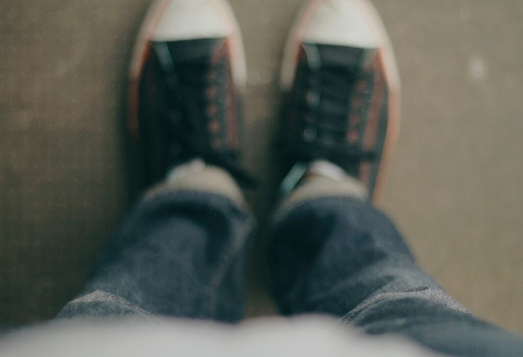 Welke kleur schoenen onder een zwarte broek? Dit werkt het beste Welke kleur schoenen onder een zwarte broek? Dit werkt het beste