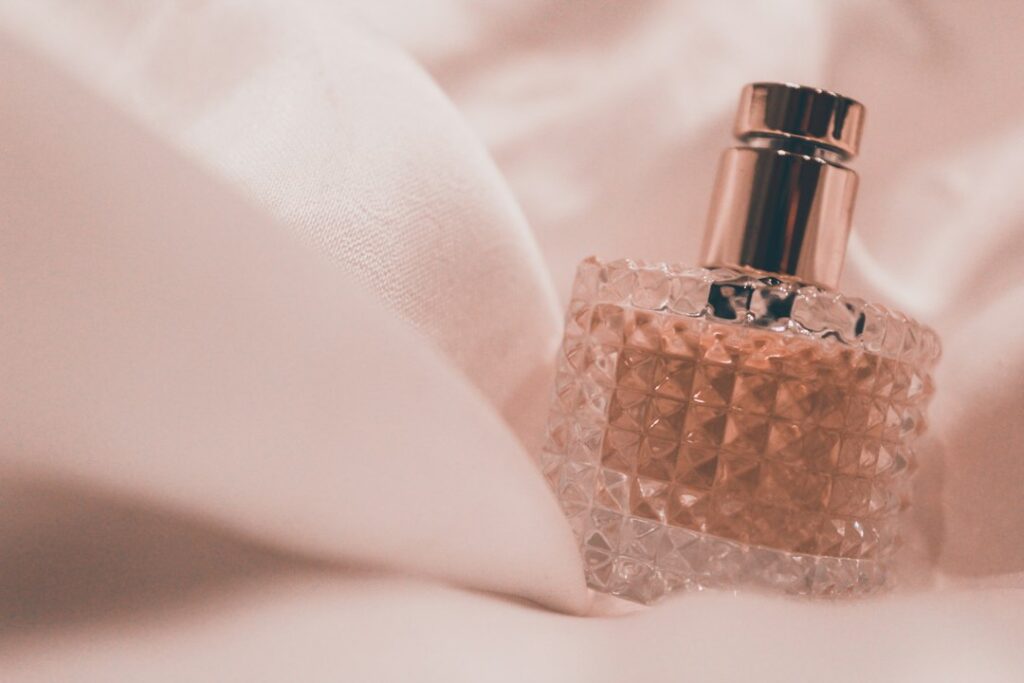 Layer parfum: wat het is en waarom de techniek werkt Layer parfum: wat het is en waarom de techniek werkt