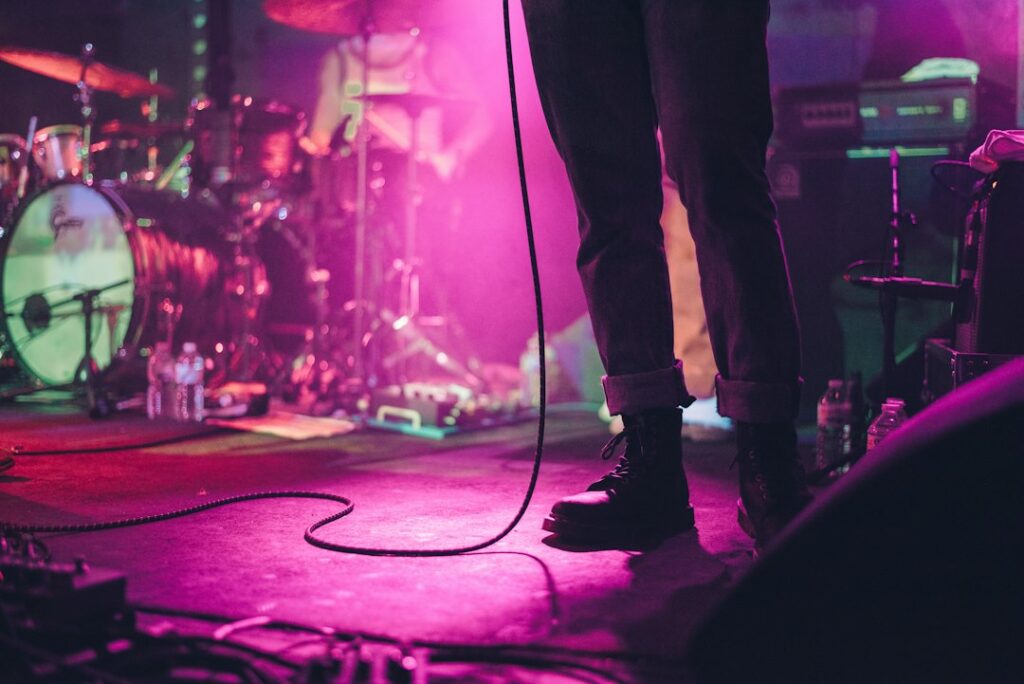 Wat trek je aan naar een concert? Outfit tips per genre Wat trek je aan naar een concert? Outfit tips per genre