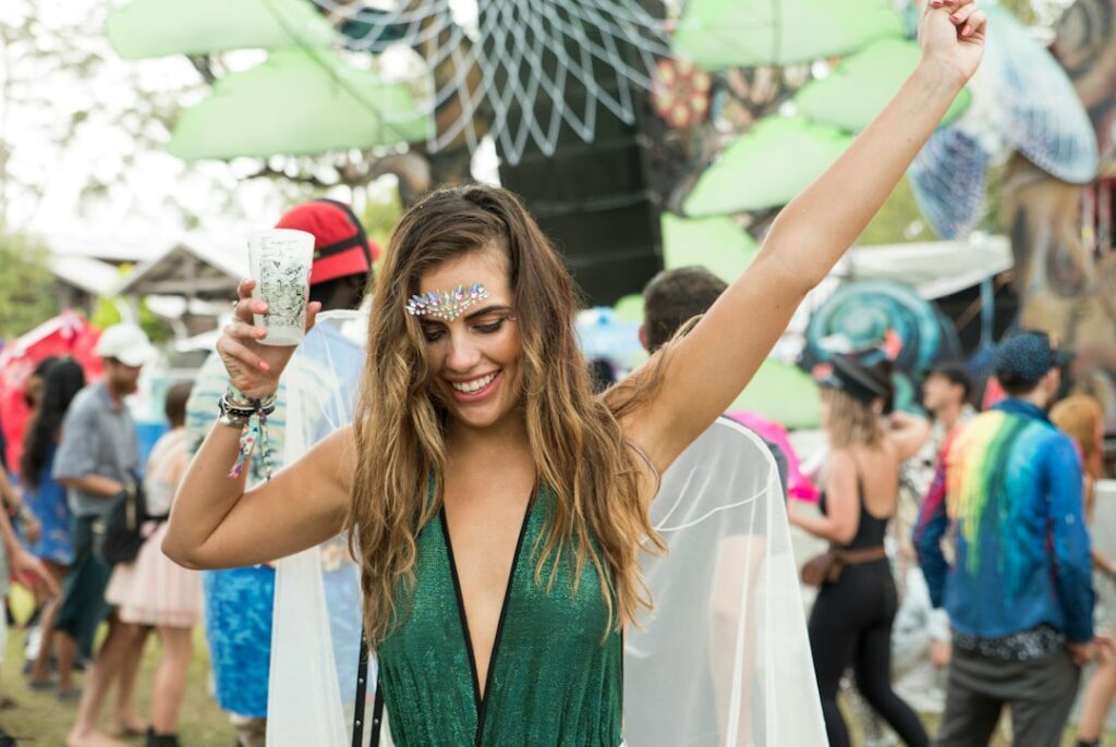 Dresscode festival: zo kleed je je passend en comfortabel Dresscode festival: zo kleed je je passend en comfortabel