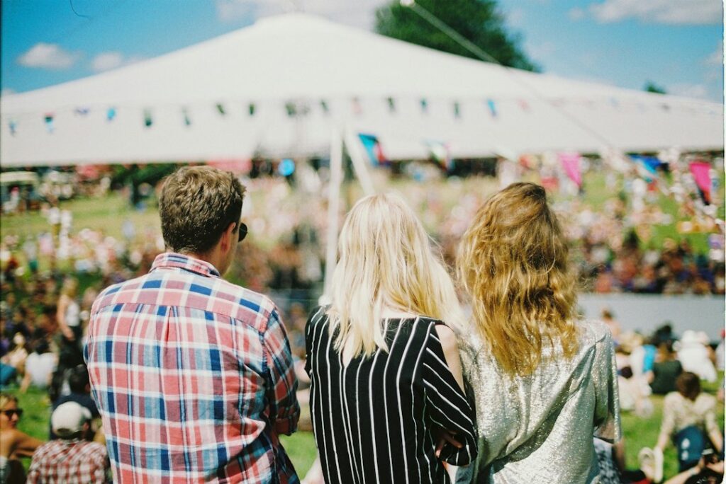 Dresscode festival chic: dit draag je naar een chic festival