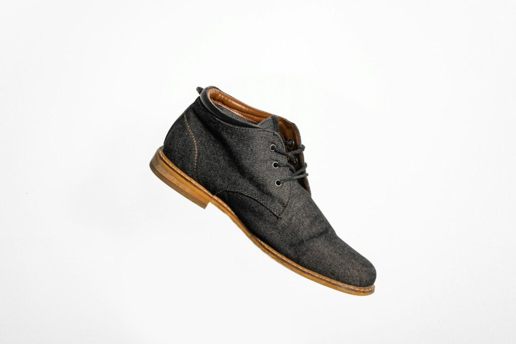 Welke schoenen onder bootcut jeans passen het best?